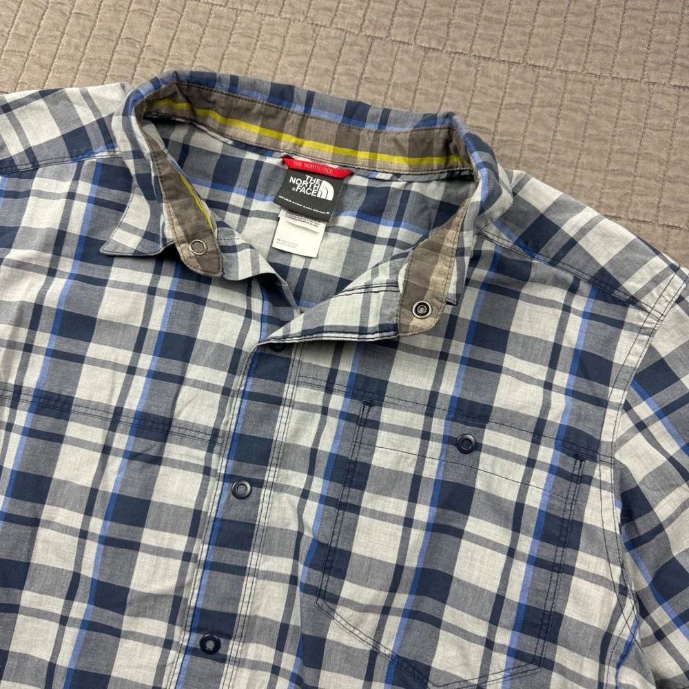 The North Face Men Medium Blue Grey Plaid Short Sleeve Button Up Shirt Hike Camp